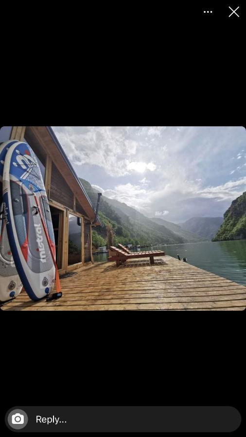 Lake House Perucac Rastiste Bagian luar foto